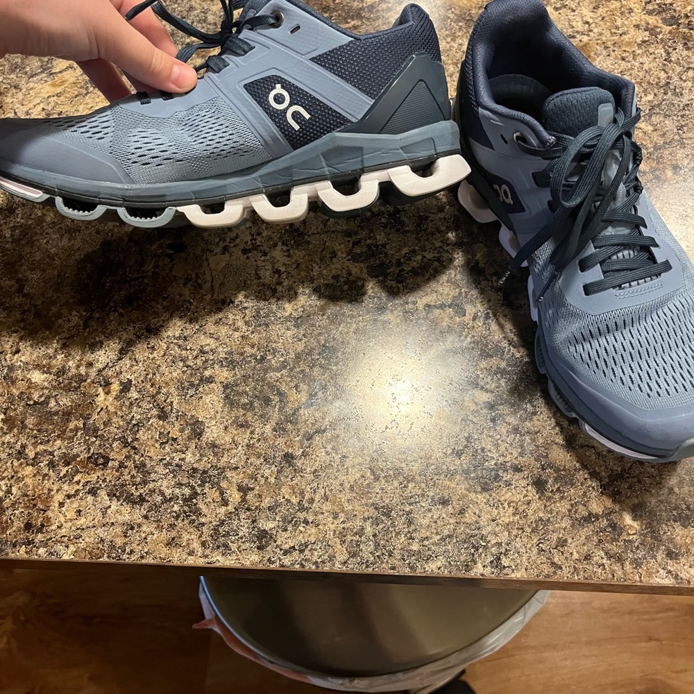 Oncloud-Cloudtec Size 8.5, Gently Used, With Grea… - image 3